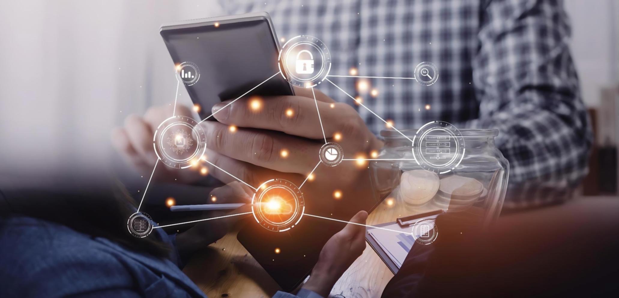 Experte präsentiert KI-Strategien in interaktiver Webinar-Umgebung